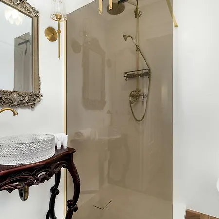 Bright & Modern In The Center By Renters * Posen