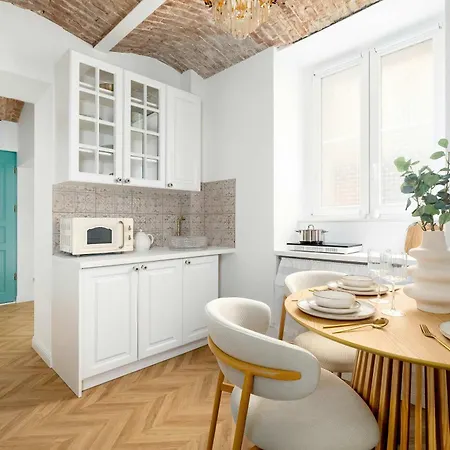 Bright & Modern In The Center By Renters