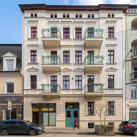 Bright & Modern In The Center By Renters Apartment *