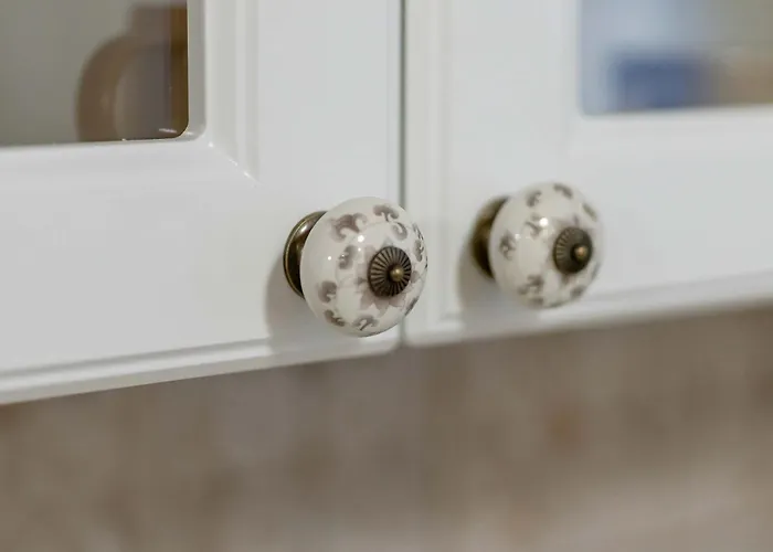 Bright & Modern In The Center By Renters * Posen